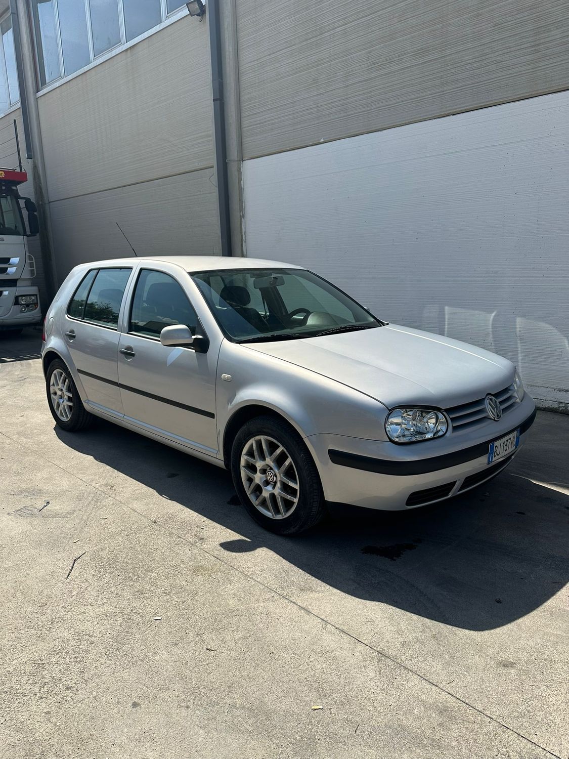 VOLKSWAGEN GOLF IV GRIGIO