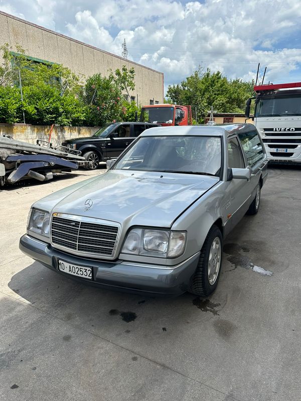 MERCEDES BENZ 250D CARRO FUNEBRE GRIGIO