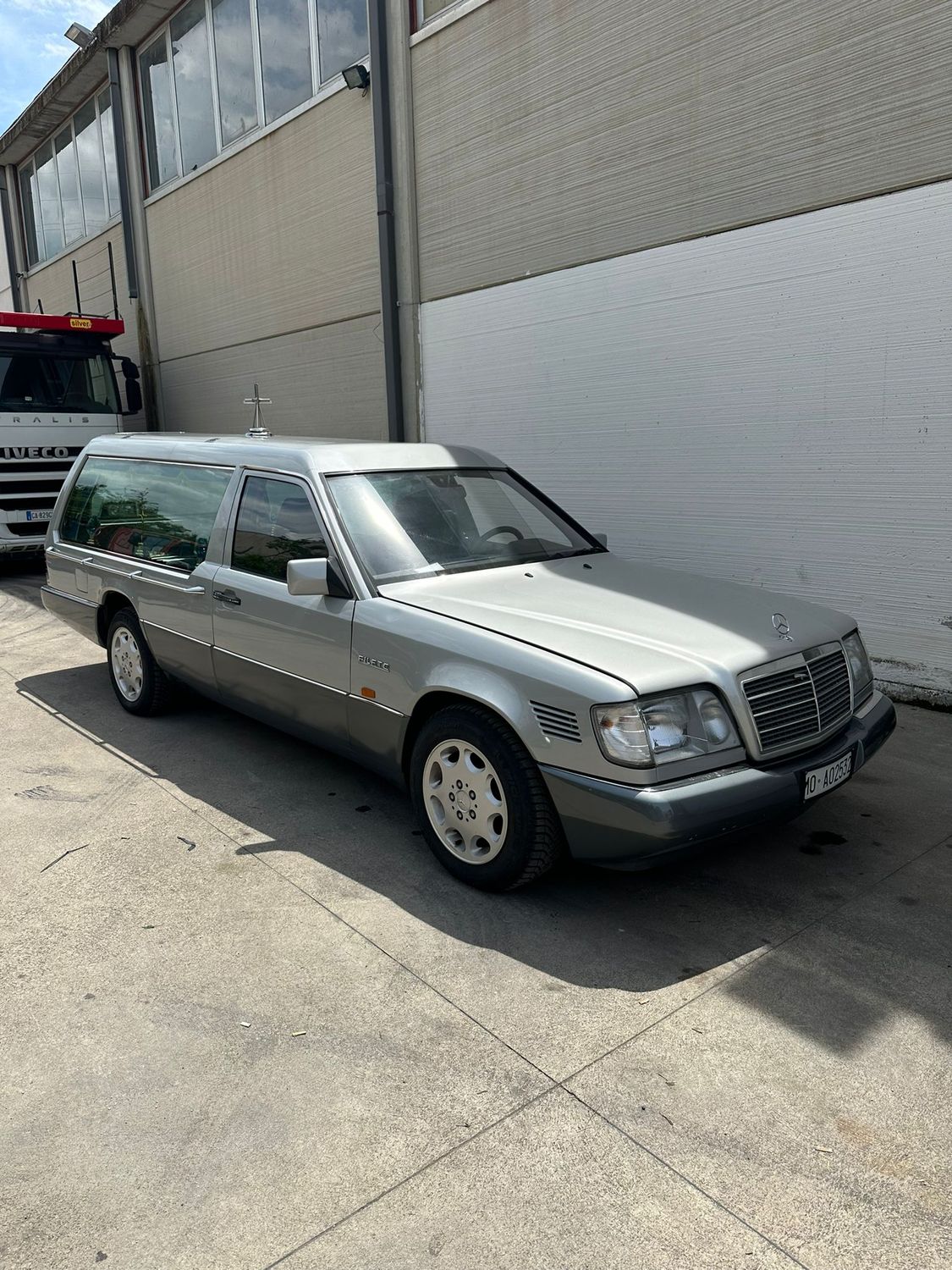 MERCEDES BENZ 250D CARRO FUNEBRE GRIGIO