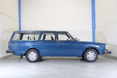 VOLVO 245 DL BLU