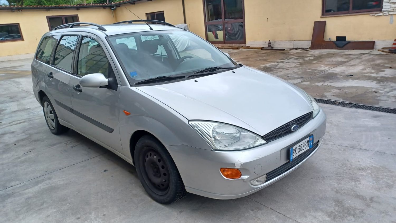 FORD FOCUS SW GRIGIA