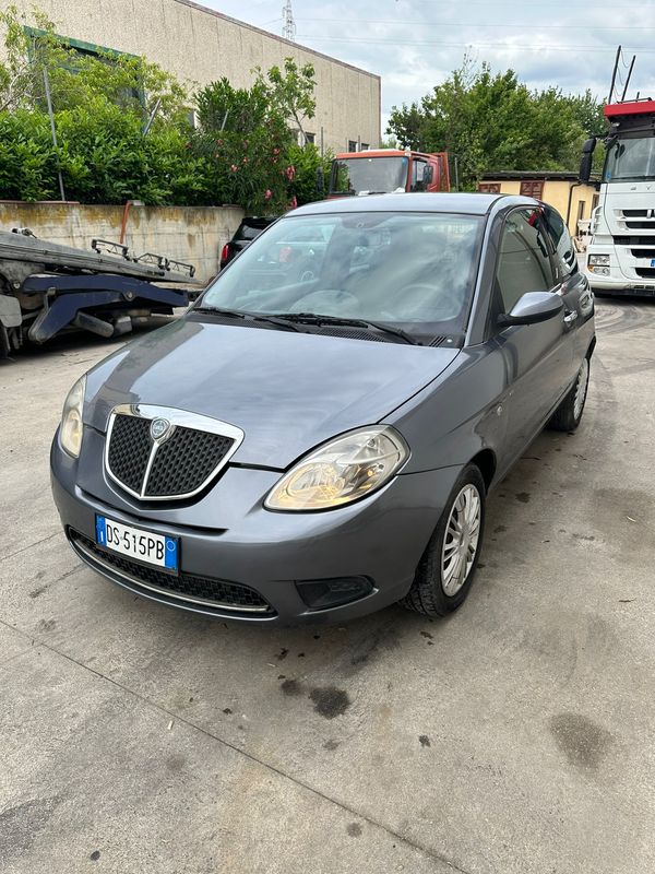 LANCIA Y GRIGIO
