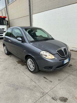 LANCIA Y GRIGIO
