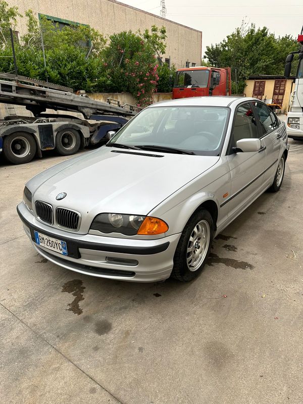 BMW 320i GRIGIO