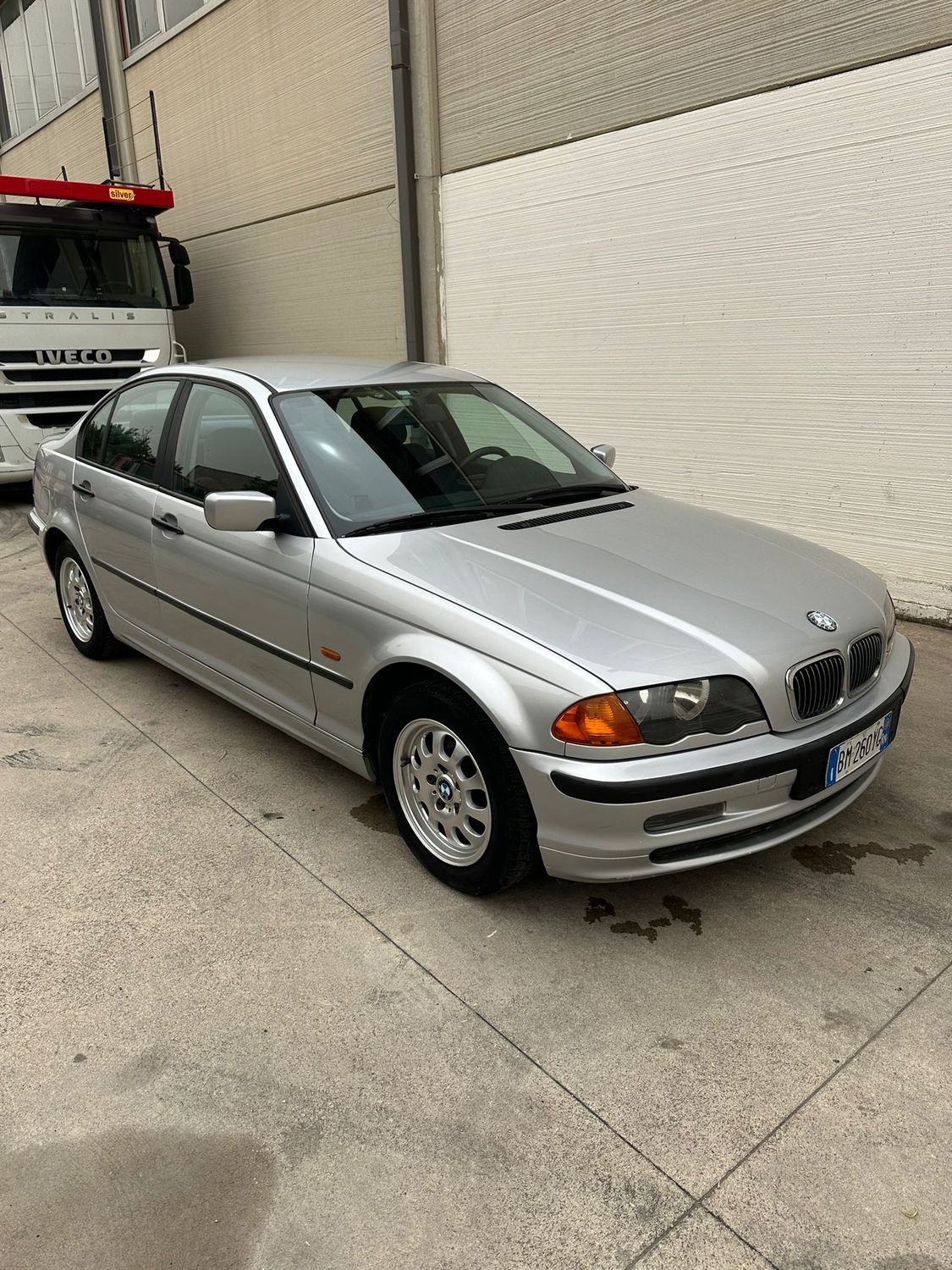 BMW 320i GRIGIO
