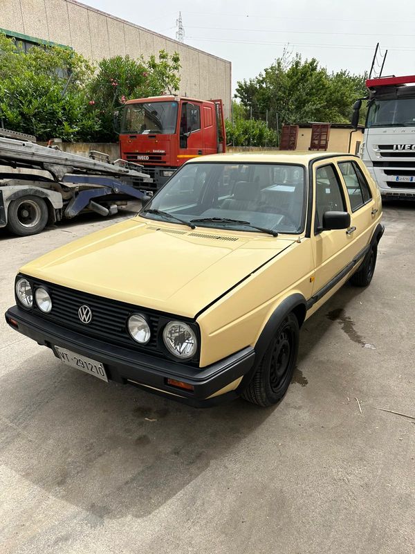 VOLKSWAGEN GOLF MK2 BEIGE