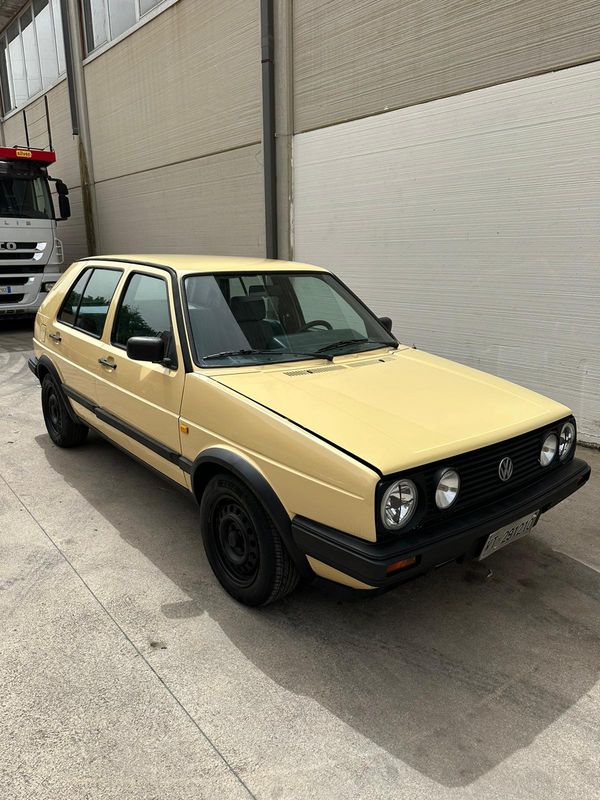 VOLKSWAGEN GOLF MK2 BEIGE