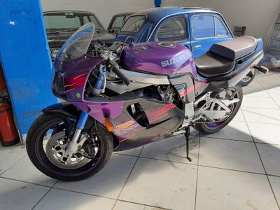 SUZUKI GSX-R 750