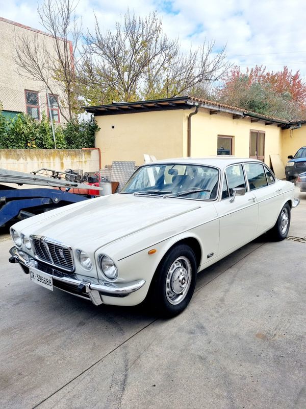 JAGUAR XJ6