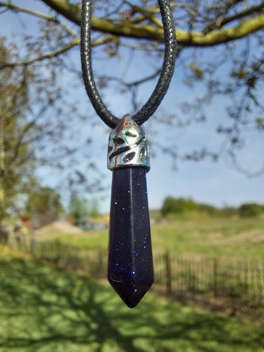 Hanger blauwe goudsteen