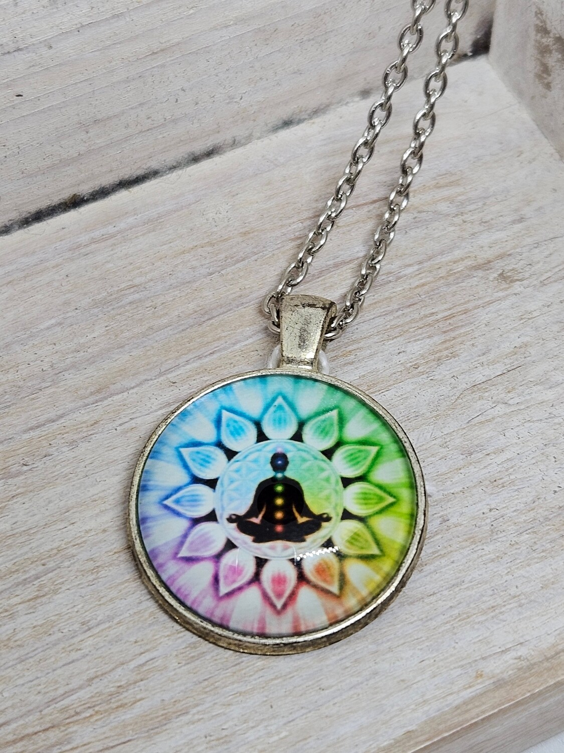 Hanger met Chakra logo