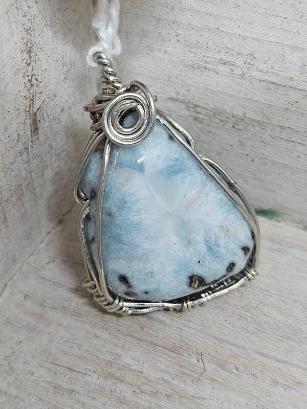 Hanger Larimar