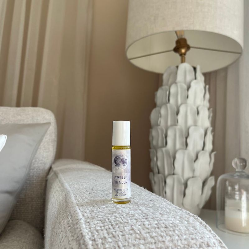 Power of the moon roll-on