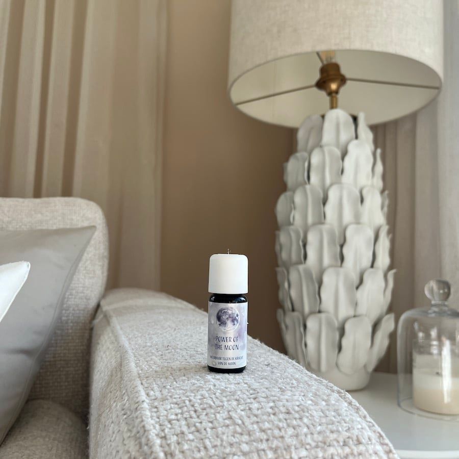 Power of the moon olie