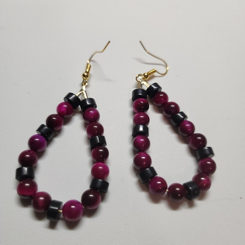Red jade and onyx earrings 