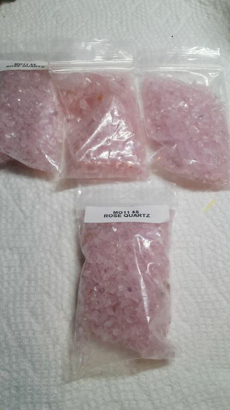 Rose quartz chips