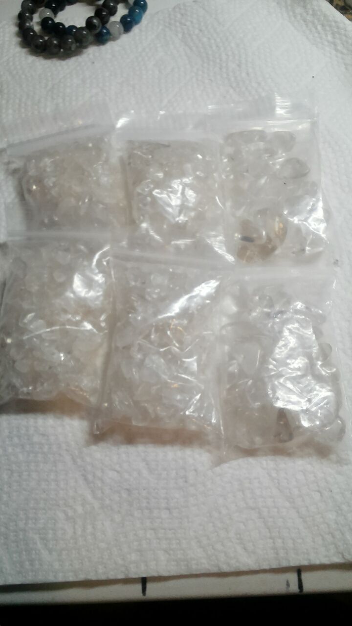 Clear quartz chips