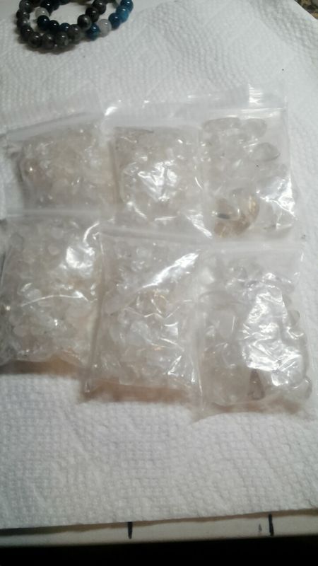 Clear quartz chips