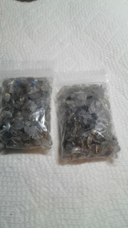 Labradorite chips