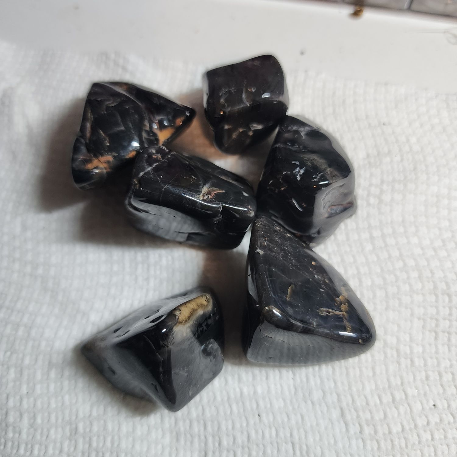 Black onyx palm stone