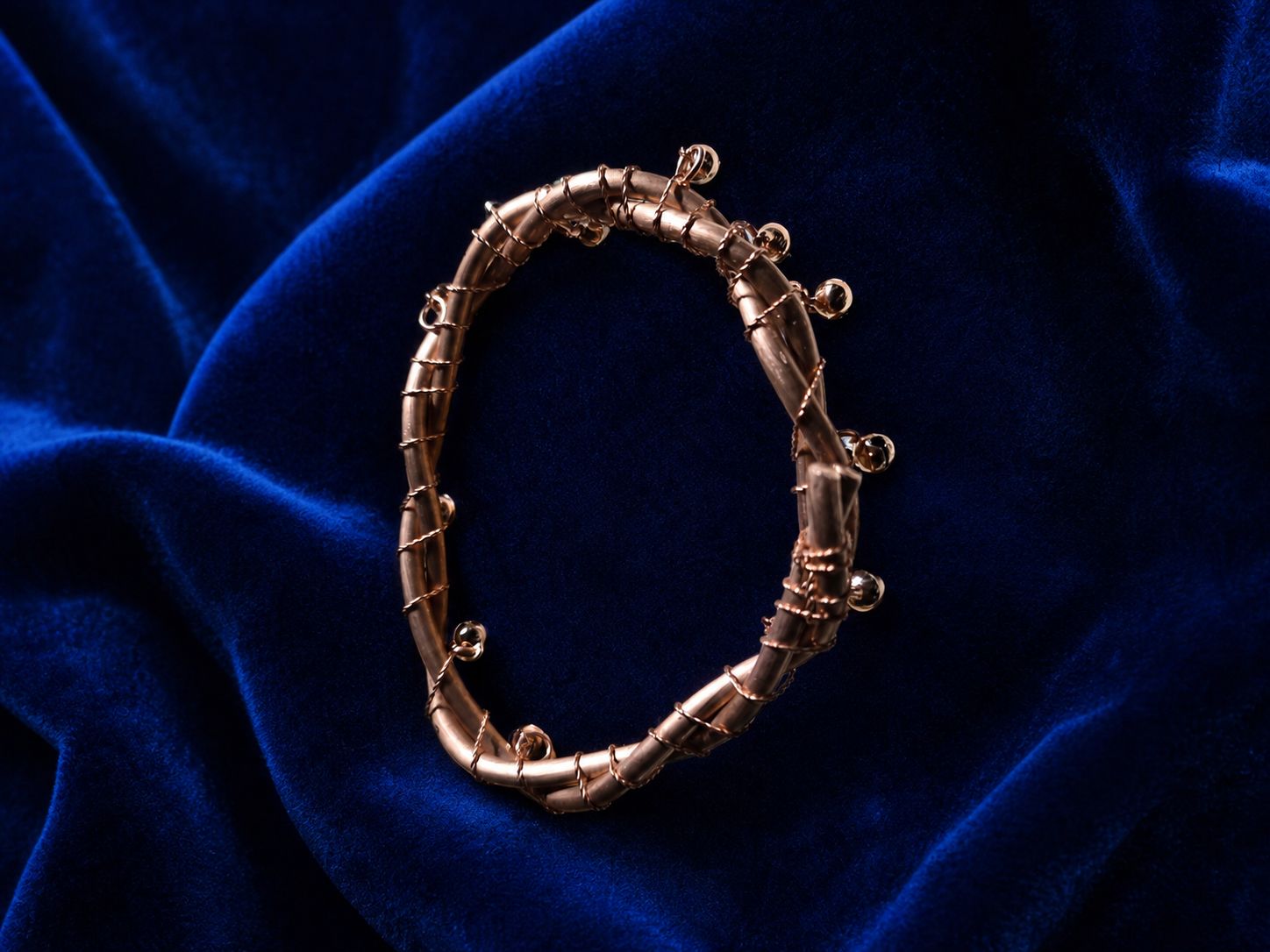 Double twisted copper. Bangle with bells Double twisted copper. Bangle with bells