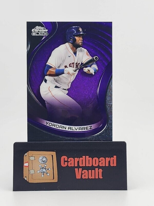 2022 Topps Chrome Black Yordan Alvarez #30 Purple Mini Diamond Refractor 131/150
