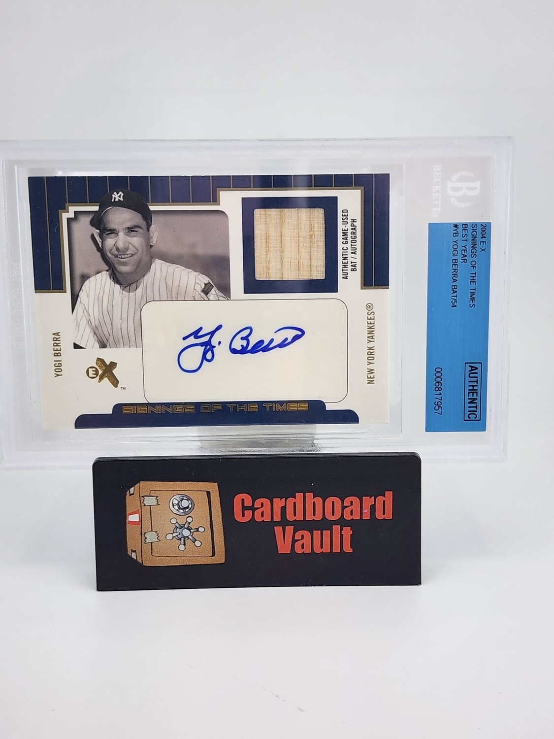 2004 Fleer E-X Yogi Berra #8 Best Year Bat Auto 48/54 Beckett Authentic