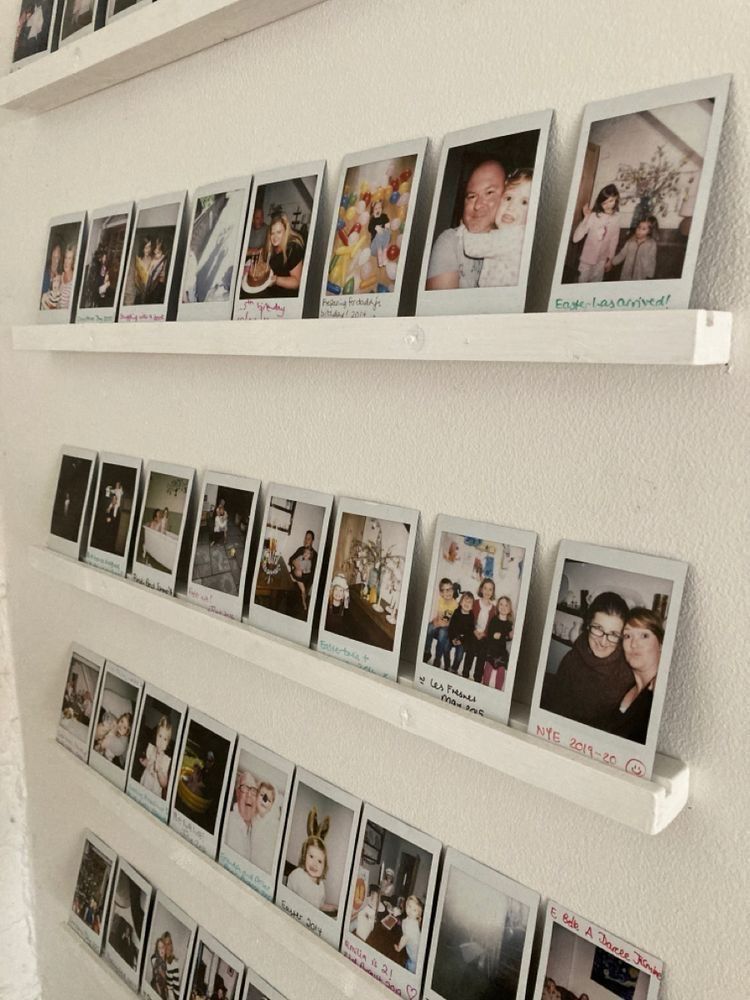 ESTANTES POLAROID