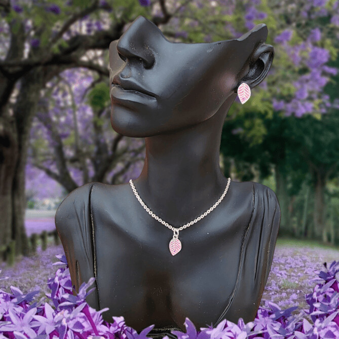 Delicado conjunto pendientes y colgante de plata fina, esmaltado rosa