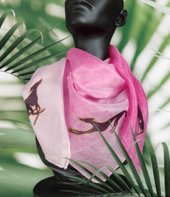 Exclusivo pañuelo de seda pintado a mano 55 x 55 cm, color Rosa difuminado