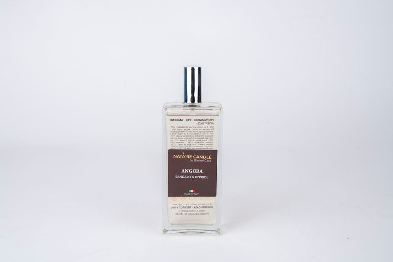 KALINDRA | Bonturi. Parfums d'ambiance de la gamme Atelier. Angora: Bois de Santal &amp; Cypriol. 100 ml / 3,38 fl oz