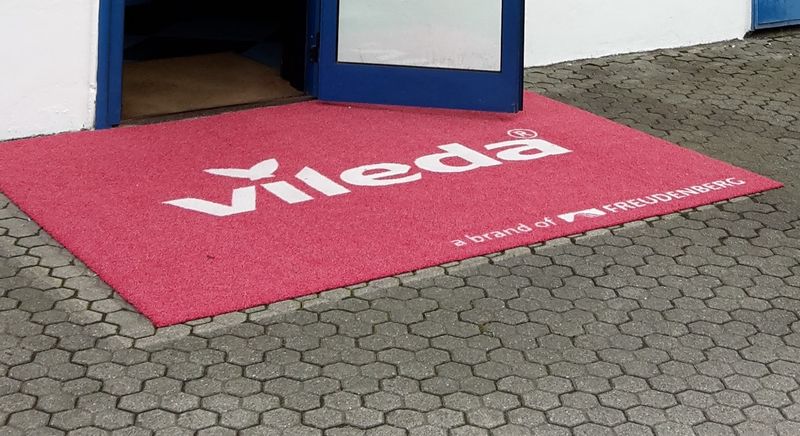BLUE FARM | Vileda Professional. G-Mat Flex. Outdoor rugs in fabric with custom logo