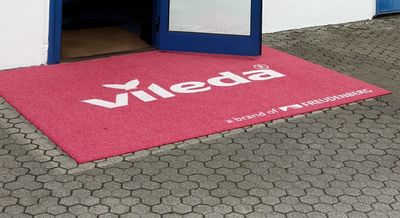 BLUE FARM | Vileda Professional. G-Mat Flex. Tapis d&#39;extérieur en tissu avec logo personnalisé