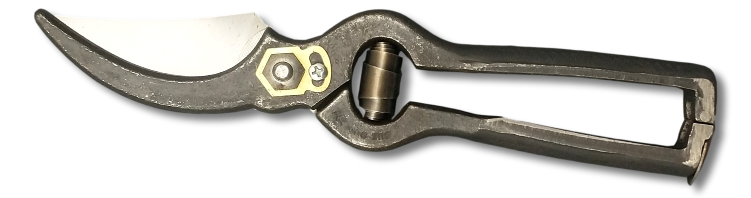 KALINDRA | DBA. Forged vineyard pruning shears in steel. DB 127 Line
