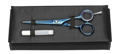 Friseurschere aus hochkohlenstoffhaltigem Stahl. Byblos-Linie, Titanium-Blau-Serie, Größe 5.5” - 14 cm. Kalindra cutlery