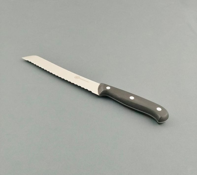 KALINDRA | Due Buoi – Professional Serrated Knife for Bread and Pastry. 20 cm Stainless Steel Blade, Black Handle KALINDRA | Due Buoi – Professional Serrated Knife for Bread and Pastry. 20 cm Stainless Steel Blade, Black Handle