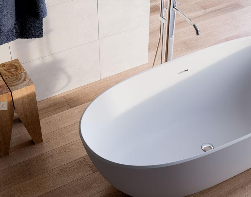 BLUELINE | Glass. Bloom. Freestanding bathtub in matte white HardLite. Available in 2 sizes