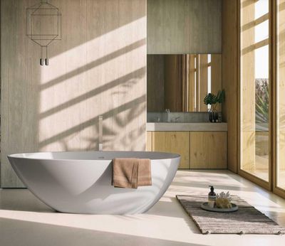 BLUELINE | Glass. Chloe. Freestanding bathtub in matte white MineraLite. Dimensions: cm 167.5 x 86 x 54 h