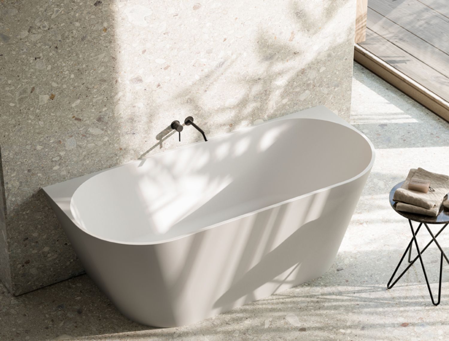 BLUELINE | Glass. Queen. Freestanding bathtub in matte white MineraLite. 2 sizes available