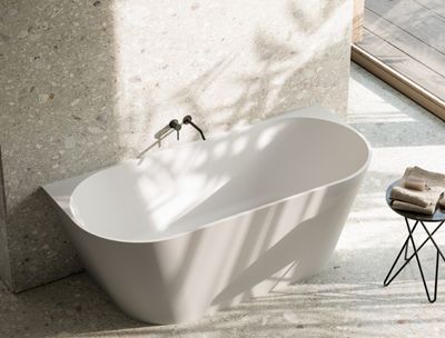 BLUELINE | Glass. Queen. Freestanding bathtub in matte white MineraLite. 2 sizes available
