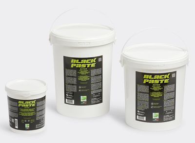 KALINDRA | Kroll. Blackpaste. Black detox hand cream with plant-based abrasives and activated charcoal.