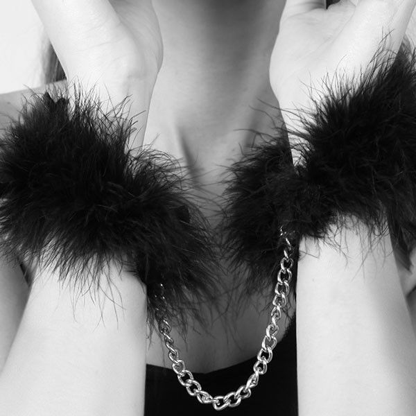 BIJOUX - MANETTE ZA ZA ZU IN PIUME BIJOUX INDISCRETS