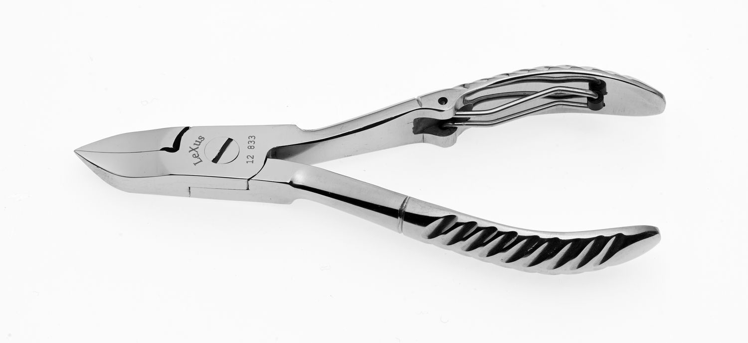 Lexus Nail Clipper, overlapped nail clipper, single wire spring. Made of steel. Kalindra cutlery
