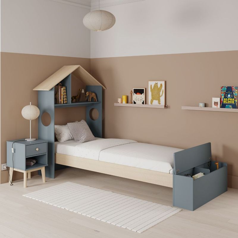 Letto singolo Odessa con testiera casetta e pediera contenitore in legno massiccio colore verde cachi e pino Effezeta Letto singolo Odessa con testiera casetta e pediera contenitore in legno massiccio colore verde cachi e pino Effezeta
