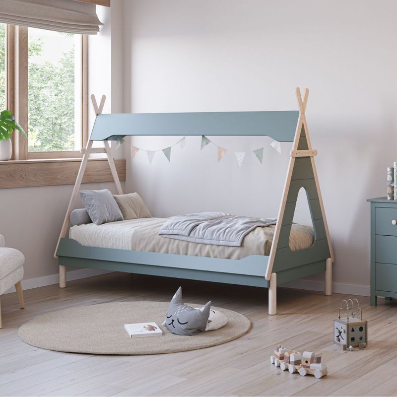 Letto a capanna Nora in legno massiccio colore verde petrolio e bianco Effezeta Letto a capanna Nora in legno massiccio colore verde petrolio e bianco Effezeta