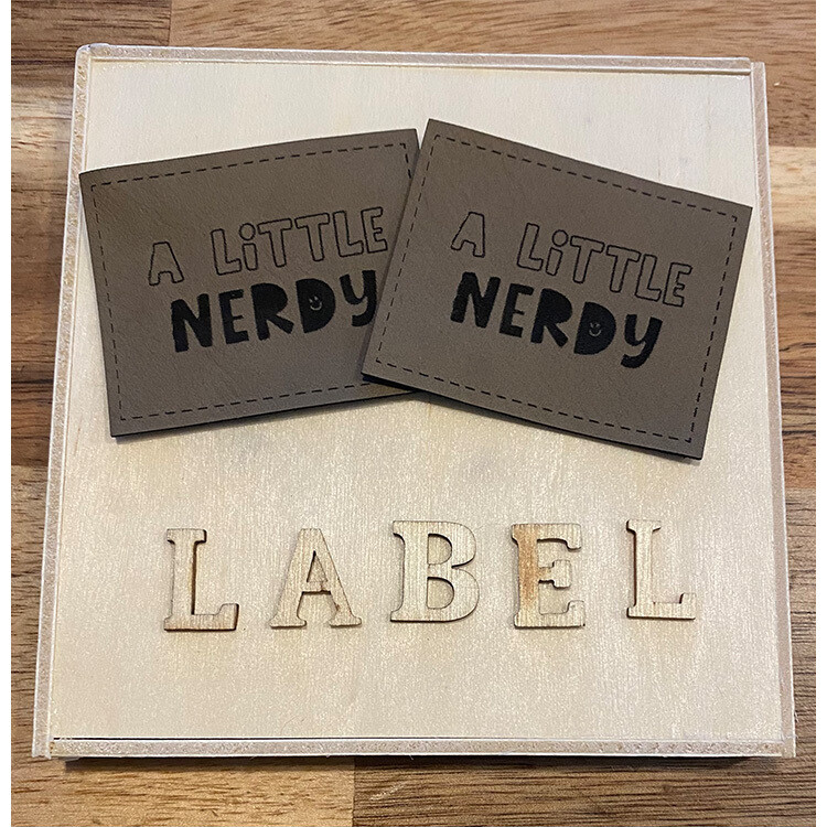 Kunstleder Label - A little Nerdy 4x5cm