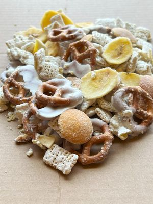 Banana Pudding Snack Mix