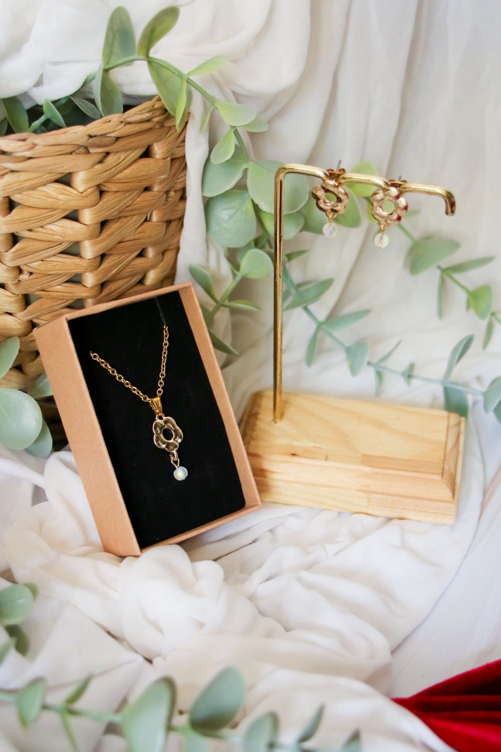 Parure collier et boucles d'oreilles fleurs