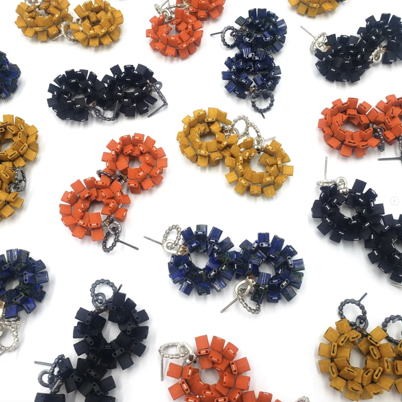 Short Wreath Rubber Earrings