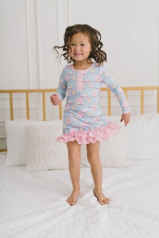 Bamboo Lounge in Snow Globe